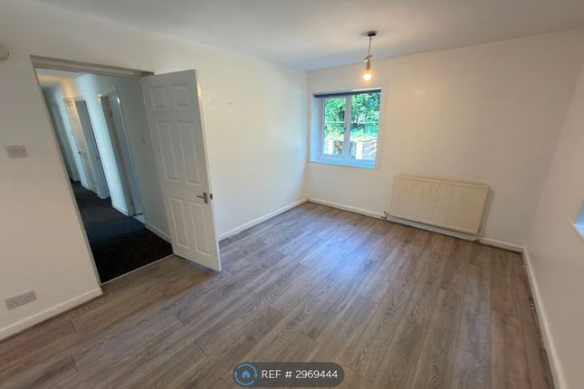 Flat, Ardbeg Avenue Rutherglen, Glasgow photo 3