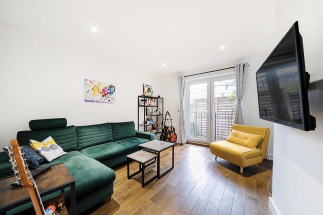 Flat 18 Regal Court, 169, Malvern Road, London photo 3