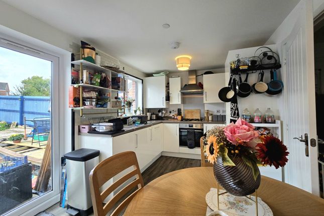 26 Rhodfa Bryn Castell, Bridgend photo 3