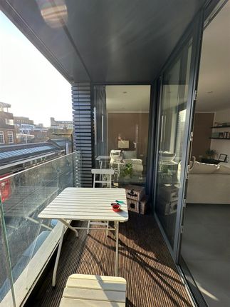 Flat to rent in Union Street, London