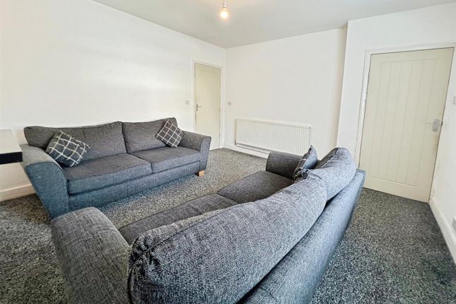 66, Lower Rushton Road, Bradford photo 4