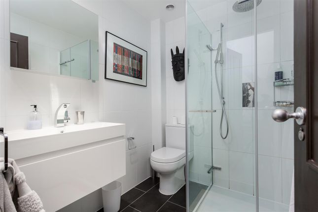 Flat 4, 96, Greencroft Gardens, London photo 4