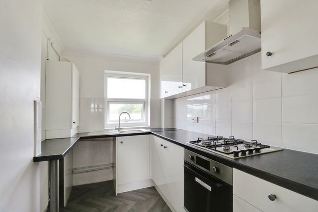 Flat 4, Ashdown House, Avington Walk, Benfleet photo 2