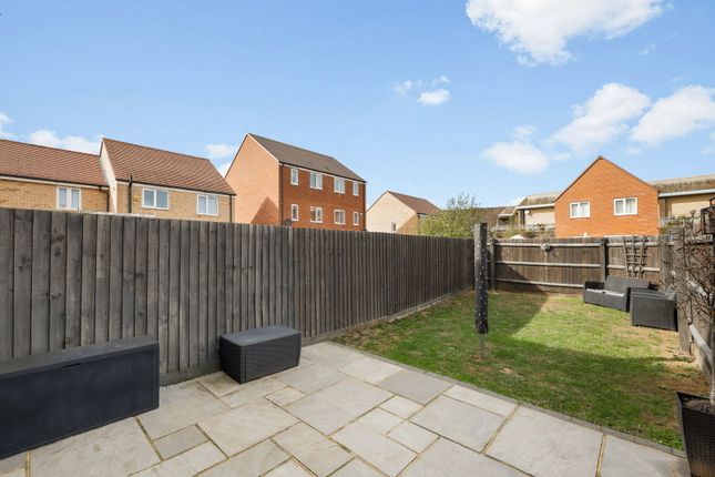 37, Allen Aldridge Grove, Colchester photo 3