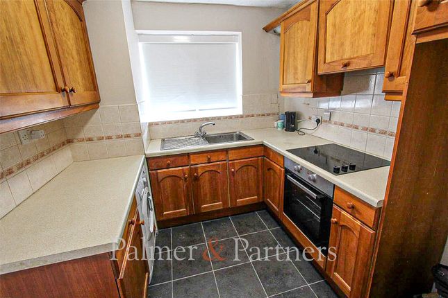 27, Holborough Close, Essex photo 2