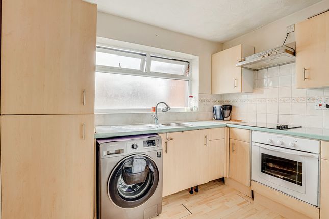 Flat for sale in Carlton Avenue, Westcliff-On-Sea