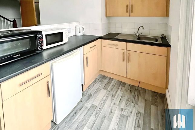 Room 2, 65, Woodhouse Hill, Huddersfield photo 4