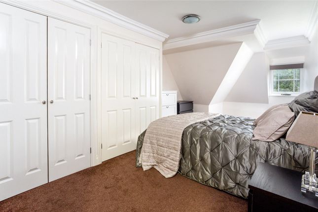 14, Lakewood, Cobham photo 5