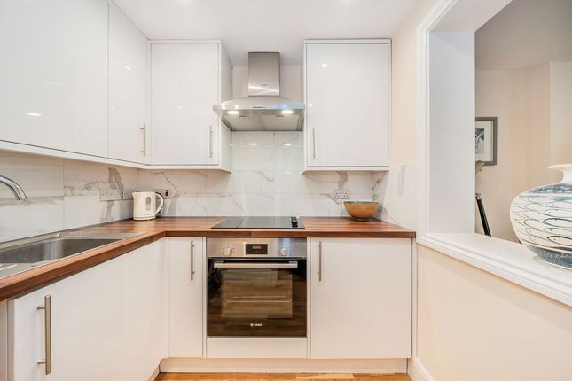 Flat B, 3, Westbourne Grove Terrace, London photo 3