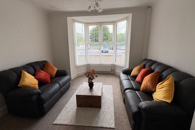 5, Woodfield Road, Ammanford photo 3