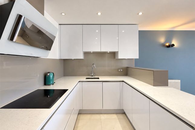 Apartment 29, Somerville Point, 305, Rotherhithe Street, London photo 3