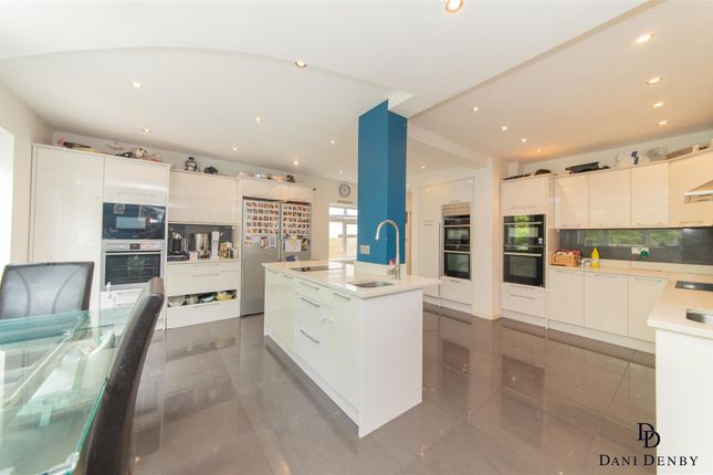 63, Broughton Avenue, London photo 4