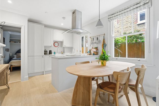 27a, Hambalt Road, London photo 4