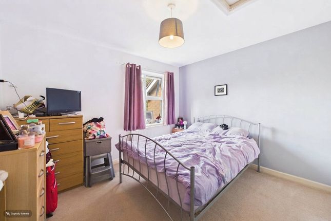 35, Notton Way, Reading photo 4