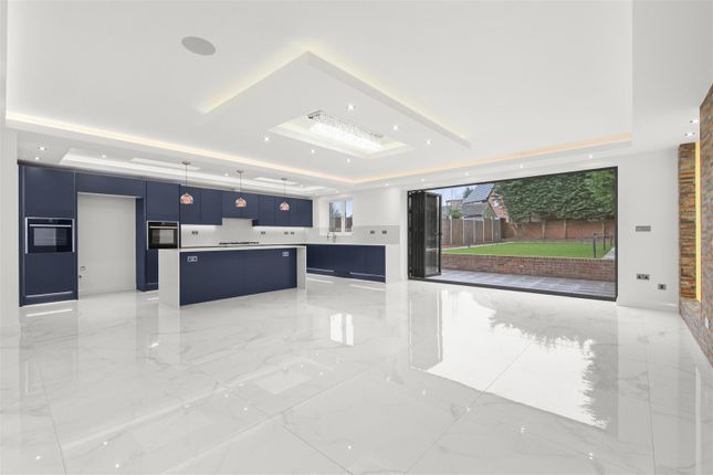 98, Sudbury Court Drive, HARROW photo 2