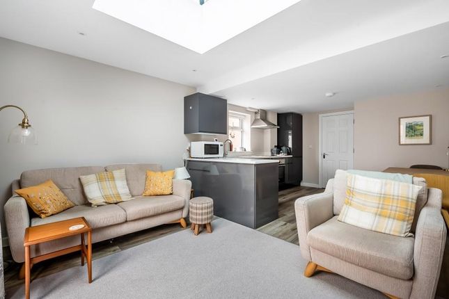 2, Farmers Court, Dorking photo 2