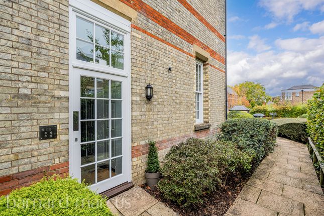14, Gladstone House, Horton Crescent, Epsom photo 2