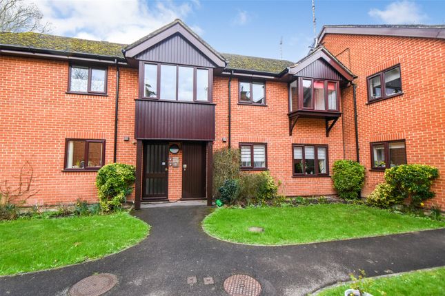 Flat for sale in Berry Court, Hook, Hampshire