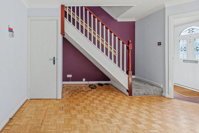 24, Eldergrove, Farnborough photo 4