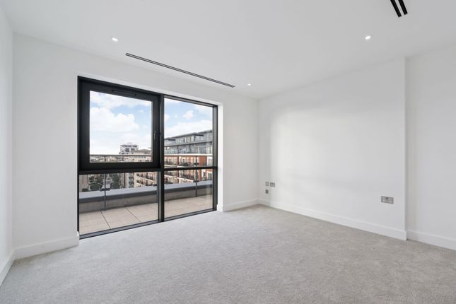 Thumbnail Flat to rent in Beaufort Square, London