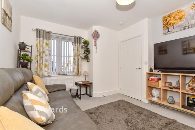 74, Dumbrell Drive, Tonbridge photo 3