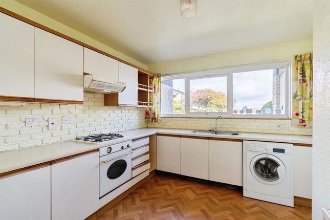 16, Springfield Close, Corsham photo 3