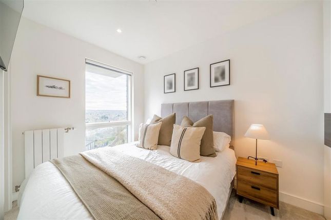 Flat 1004, Quill House, 1, Plowden Road, London photo 4