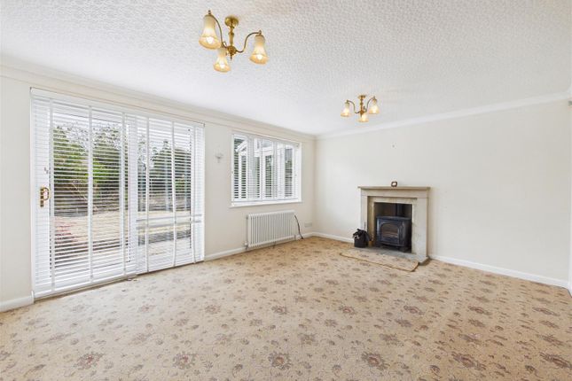 19, Stafford Close, Dronfield photo 3