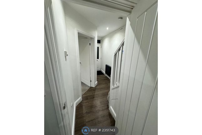 Tallis Grove, London photo 5