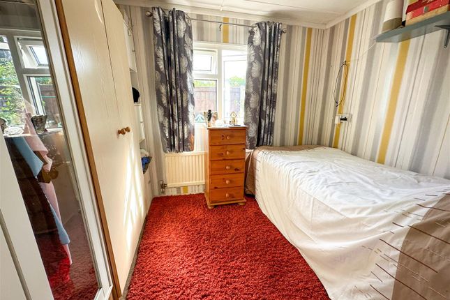Mobile/park home for sale in Greenlawns, St. Osyth Road East, Little Clacton