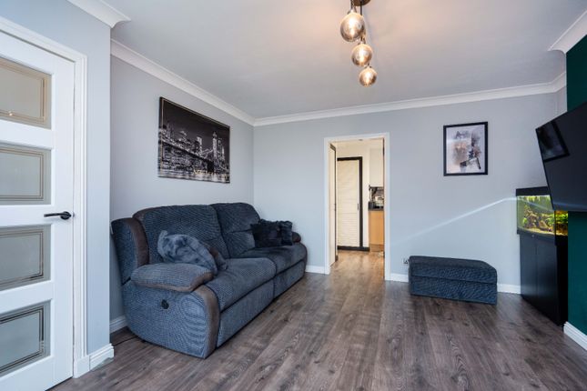 107, Charles Crescent, Bathgate photo 4