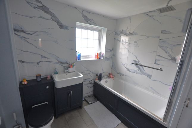 12, Cartwright Crescent, Brackley photo 4