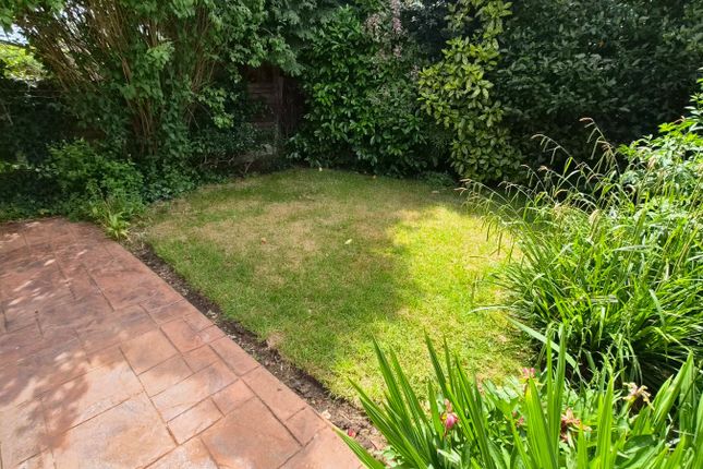 219, Longford Road, Staffordshire photo 4