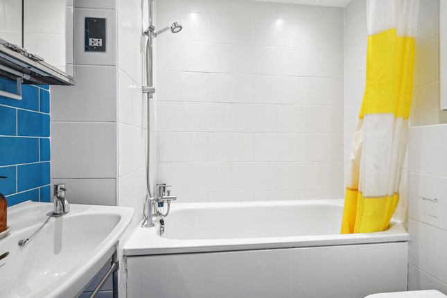 111, Peregrine House, London photo 4