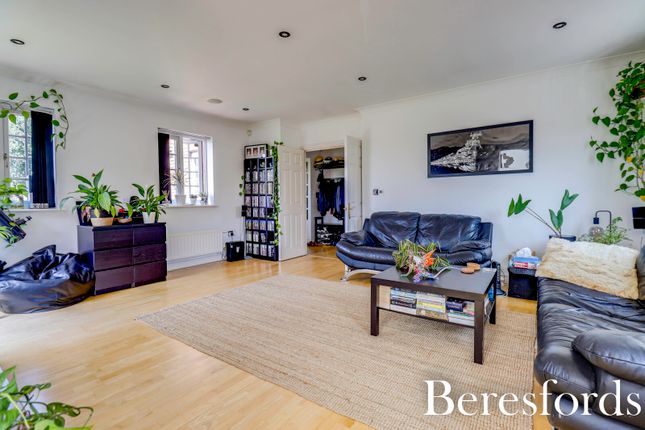 8, Osborne Heights, Brentwood photo 4