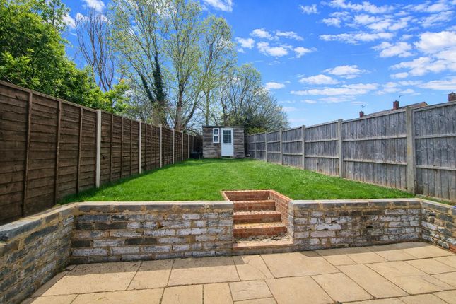 6, Pixies Hill Road, Hemel Hempstead photo 3