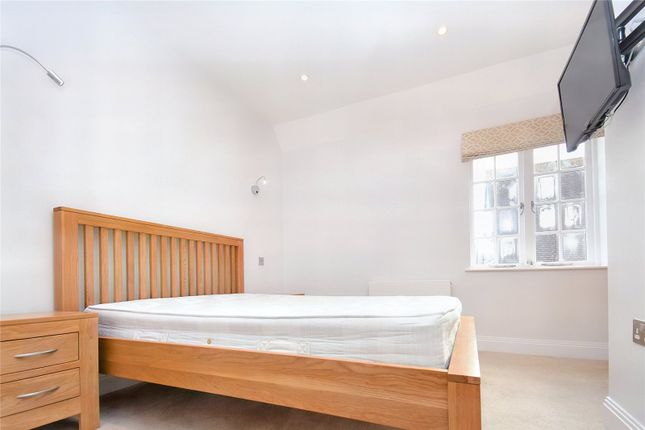 Flat for sale in Oxford Street, Newbury, Berkshire