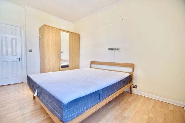 Flat 6 St Georges Court,, 209-213 Tooting High Street, London photo 3