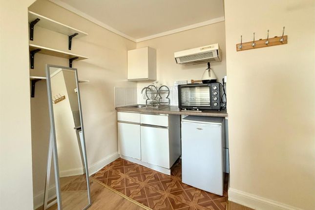 2, 6, Hogarth Road, London photo 3
