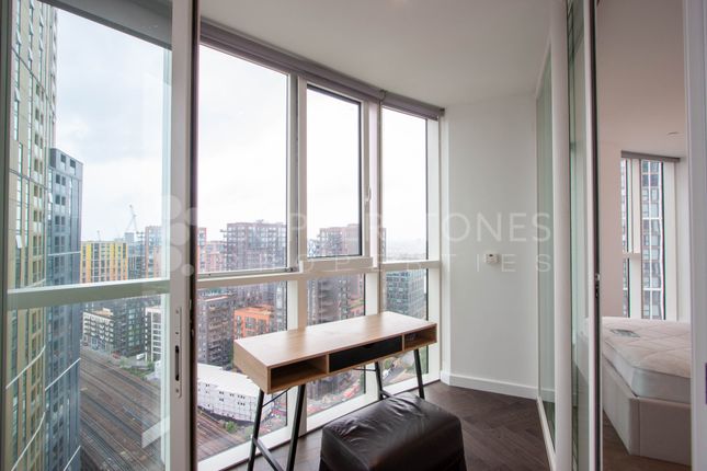 Flat to rent in Sky Gardens, Wandsworth Road, London