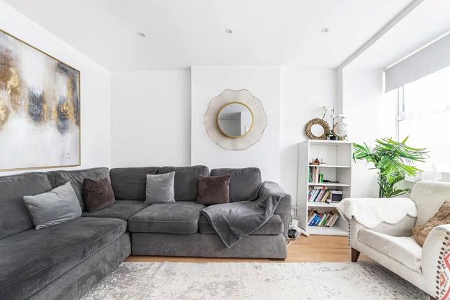 18, Dundee Road, London photo 3