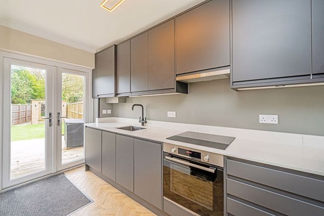 Flat for sale in Speer Road, Thames Ditton