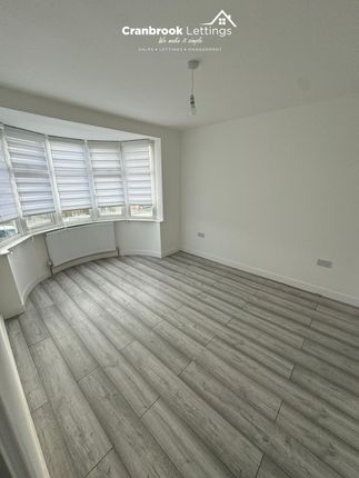 47, Chase Cross Road, Romford photo 4