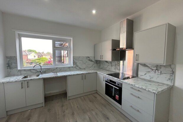 Flat to rent in Marsland Road, Sale