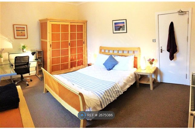 King-Sized Room - £650/Mo