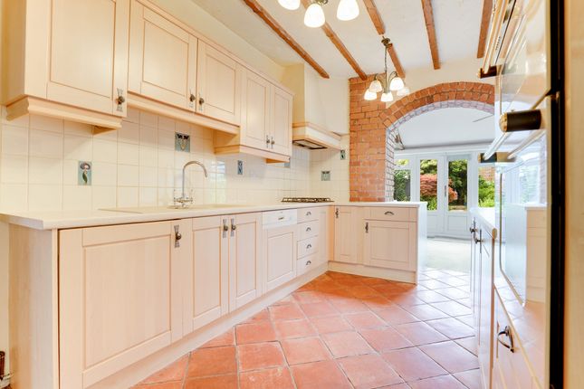 2 'Woodeaves', Blakebrook, Kidderminster photo 4