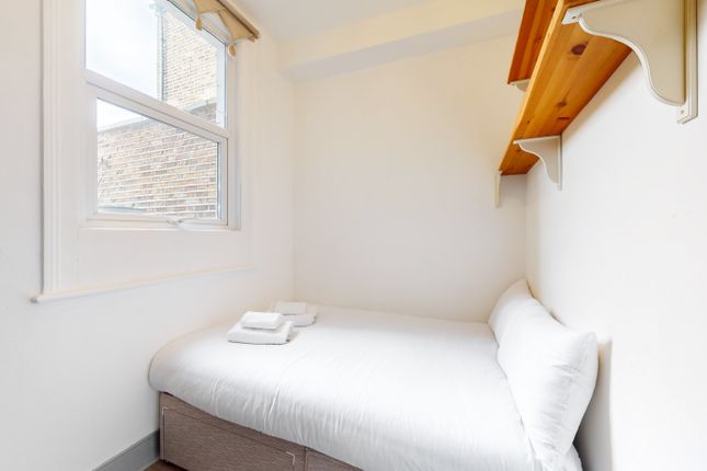 Flat to rent in Kimberley Road, London