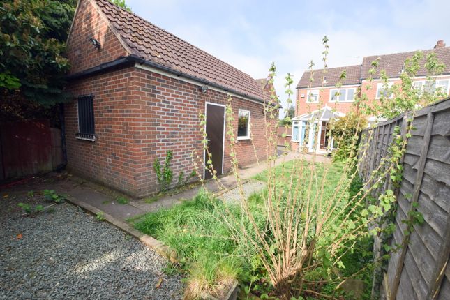 21, Hopkins Heath, Telford photo 4