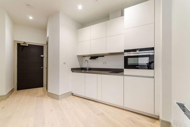 1-bed flat on 12 Britannic House, 230 Burlington Road, New Malden, £1,350/mo