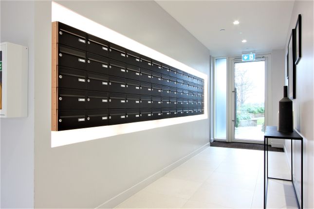 Skylark Point, 48 Newton Close, London photo 3